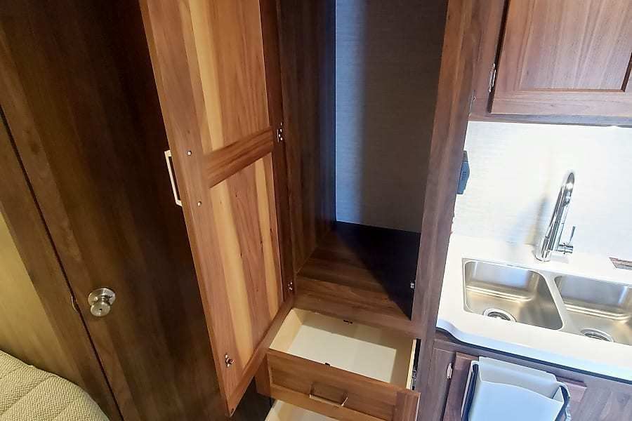 Photo 6 - 2021 Winnebago Class C Motorhome rental photo 8