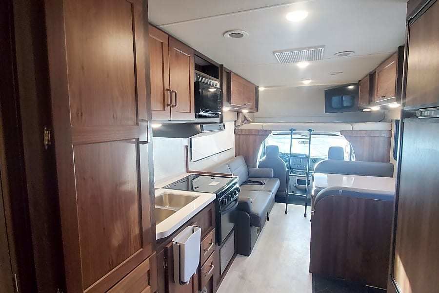 Photo 14 - 2021 Winnebago Class C Motorhome rental photo 16