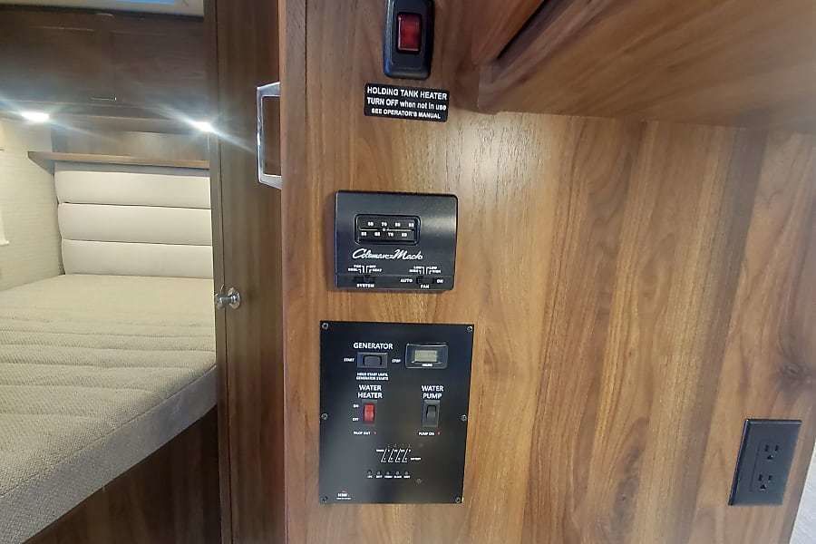 Photo 16 - 2021 Winnebago Class C Motorhome rental photo 18
