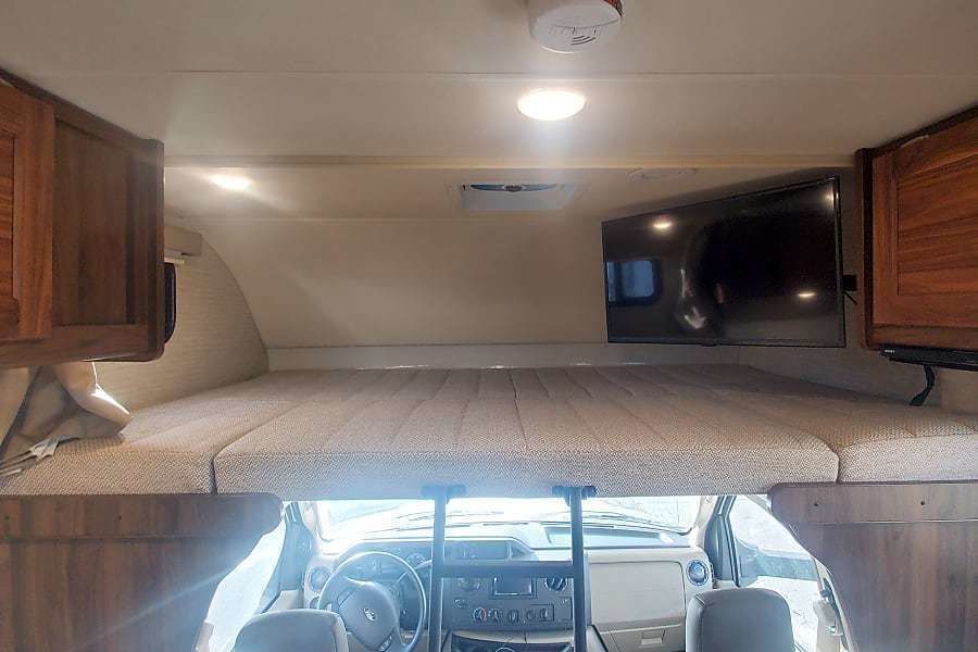 Photo 18 - 2021 Winnebago Class C Motorhome rental photo 20