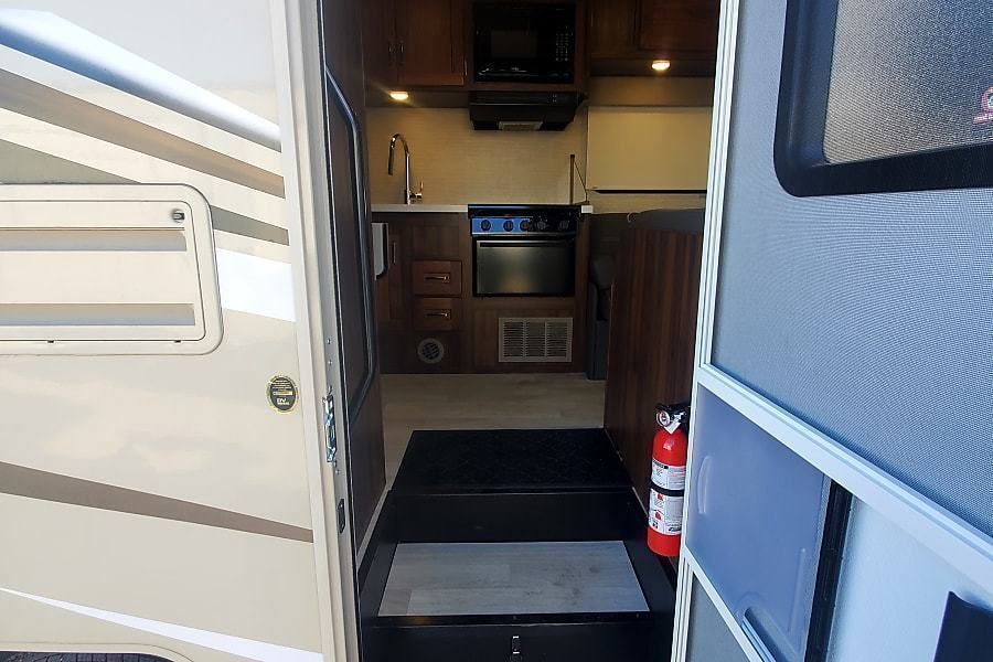 Photo 25 - 2021 Winnebago Class C Motorhome rental photo 27