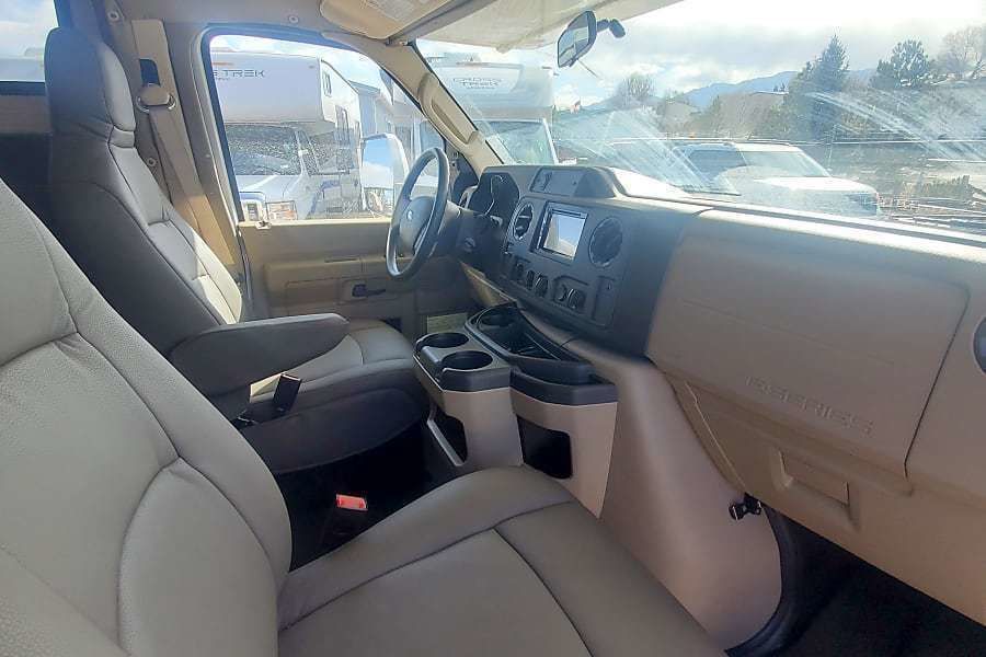 Photo 30 - 2021 Winnebago Class C Motorhome rental photo 32