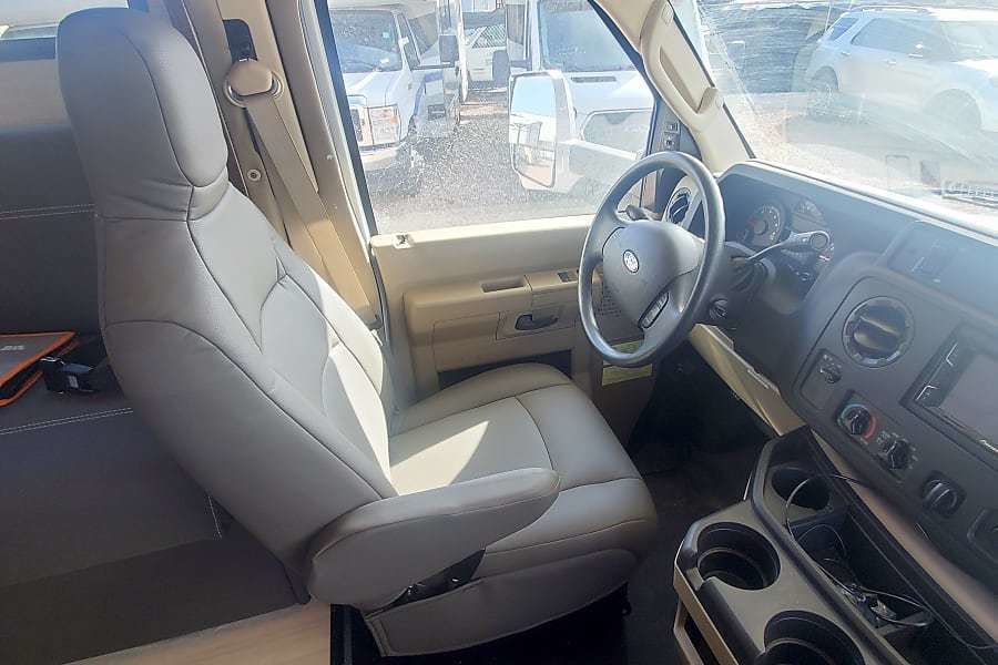Photo 35 - 2021 Winnebago Class C Motorhome rental photo 37