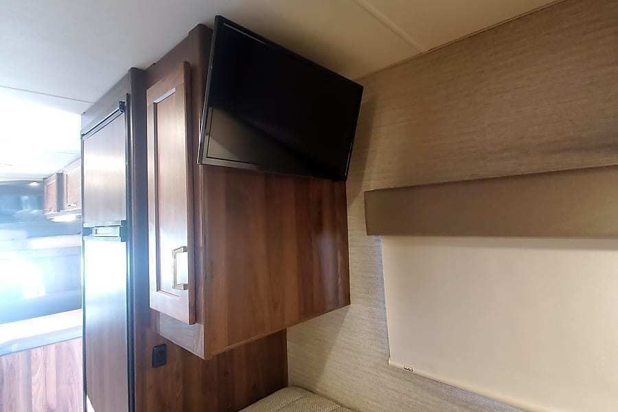 Photo 38 - 2021 Winnebago Class C Motorhome rental photo 40