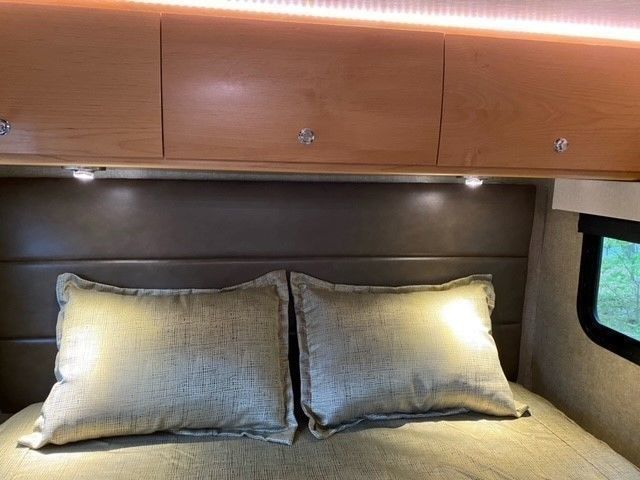 Photo 4 - 2018 Tiffin Motorhomes Class C Motorhome rental photo 6
