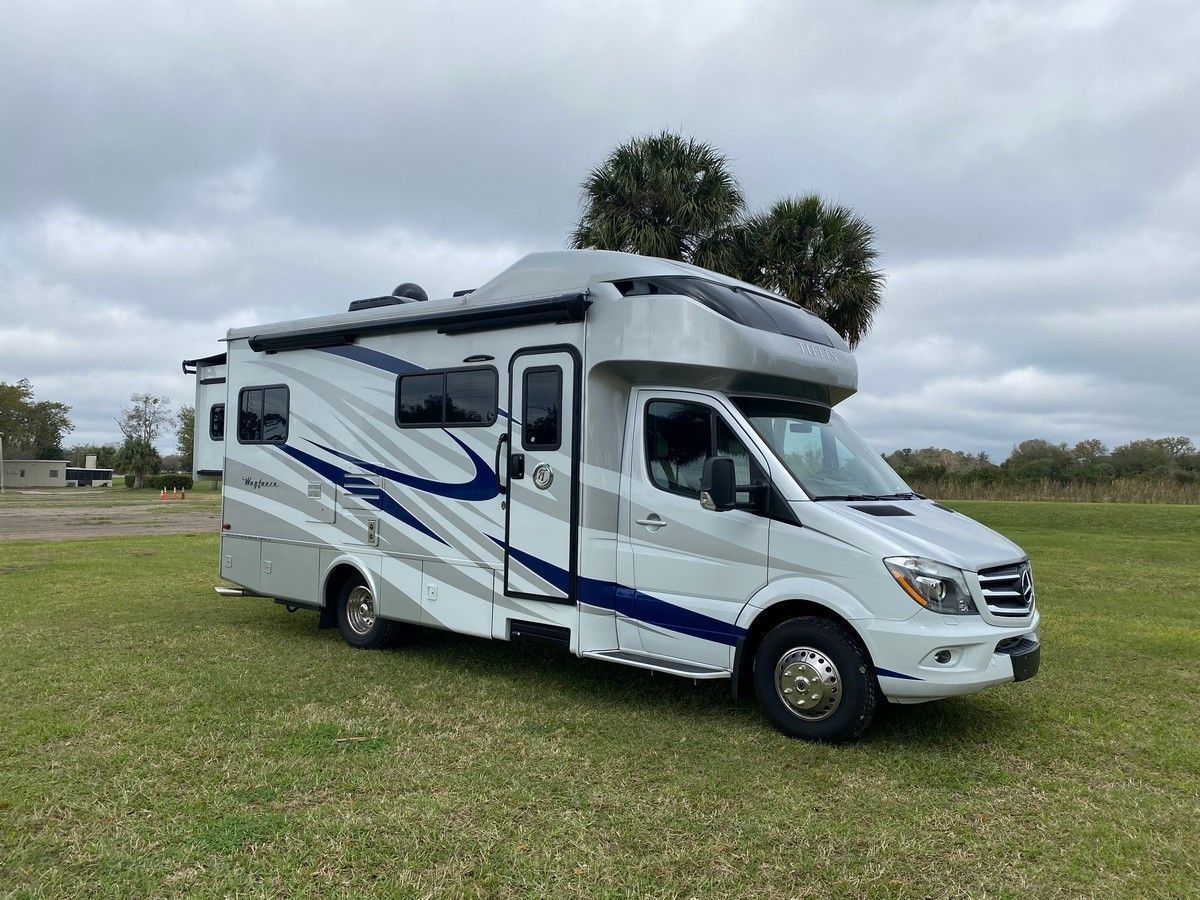 Photo 14 - 2018 Tiffin Motorhomes Class C Motorhome rental photo 16
