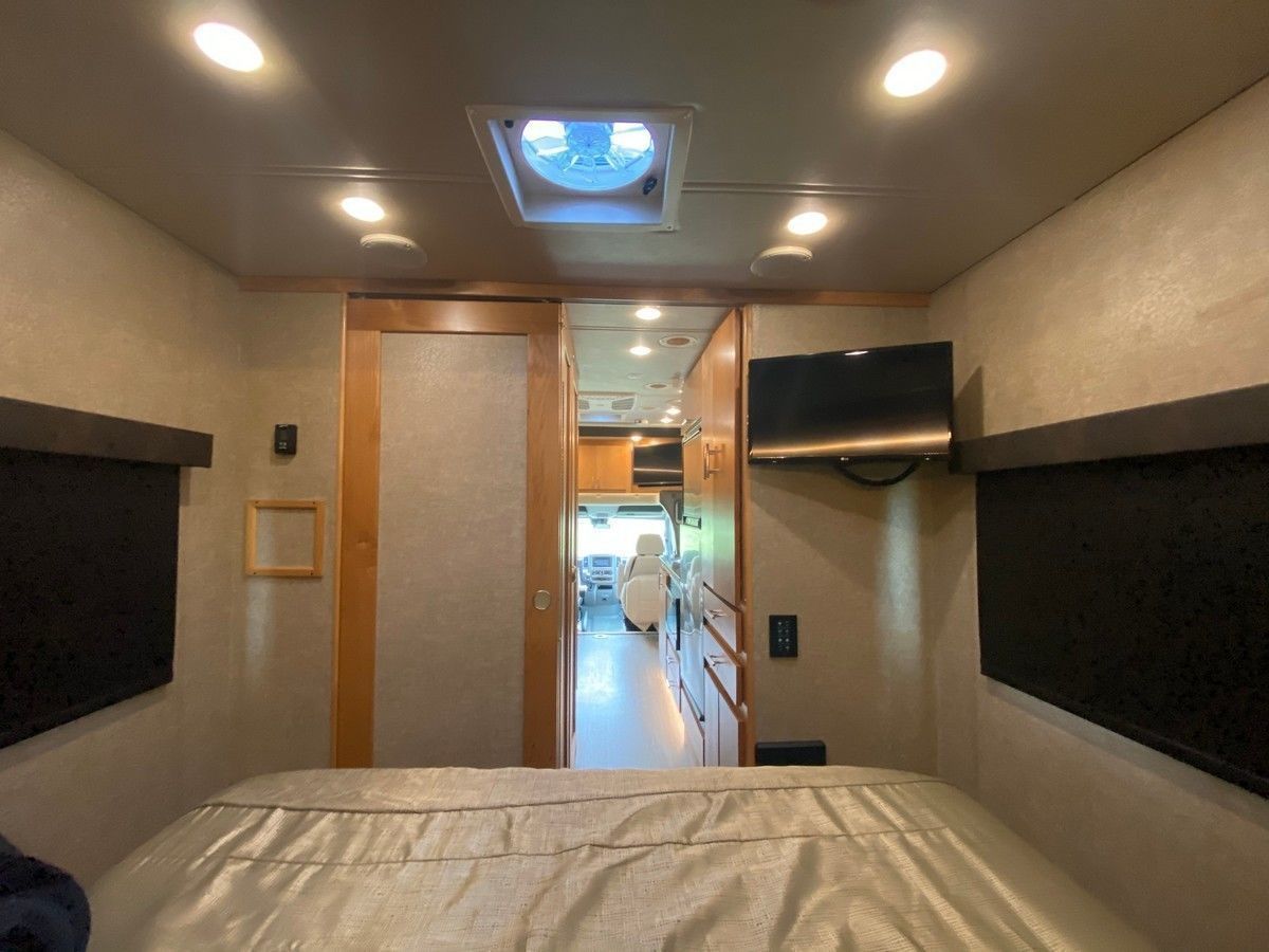 Photo 22 - 2018 Tiffin Motorhomes Class C Motorhome rental photo 24