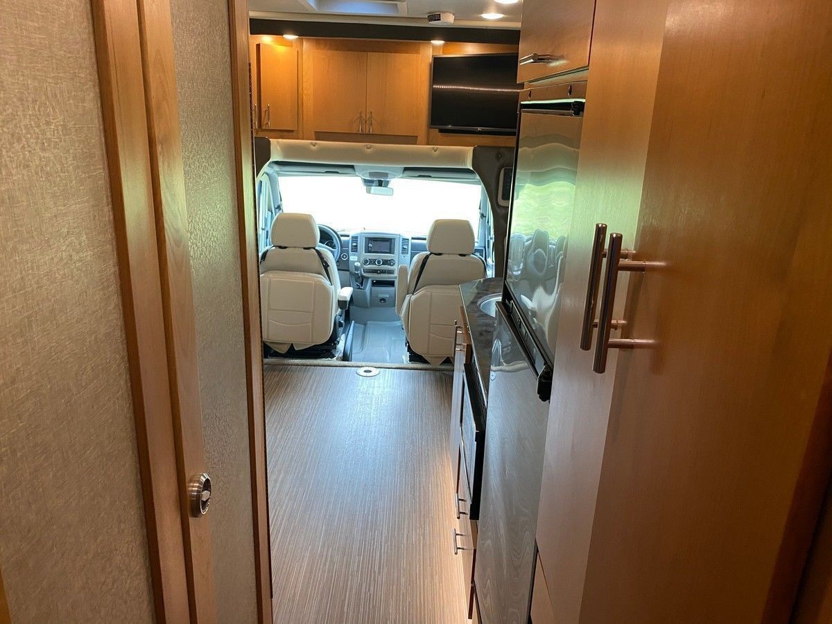 Photo 34 - 2018 Tiffin Motorhomes Class C Motorhome rental photo 36