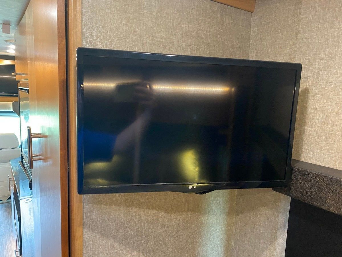 Photo 36 - 2018 Tiffin Motorhomes Class C Motorhome rental photo 38
