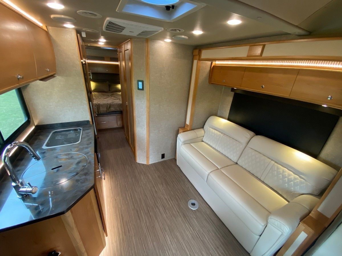 Photo 37 - 2018 Tiffin Motorhomes Class C Motorhome rental photo 39