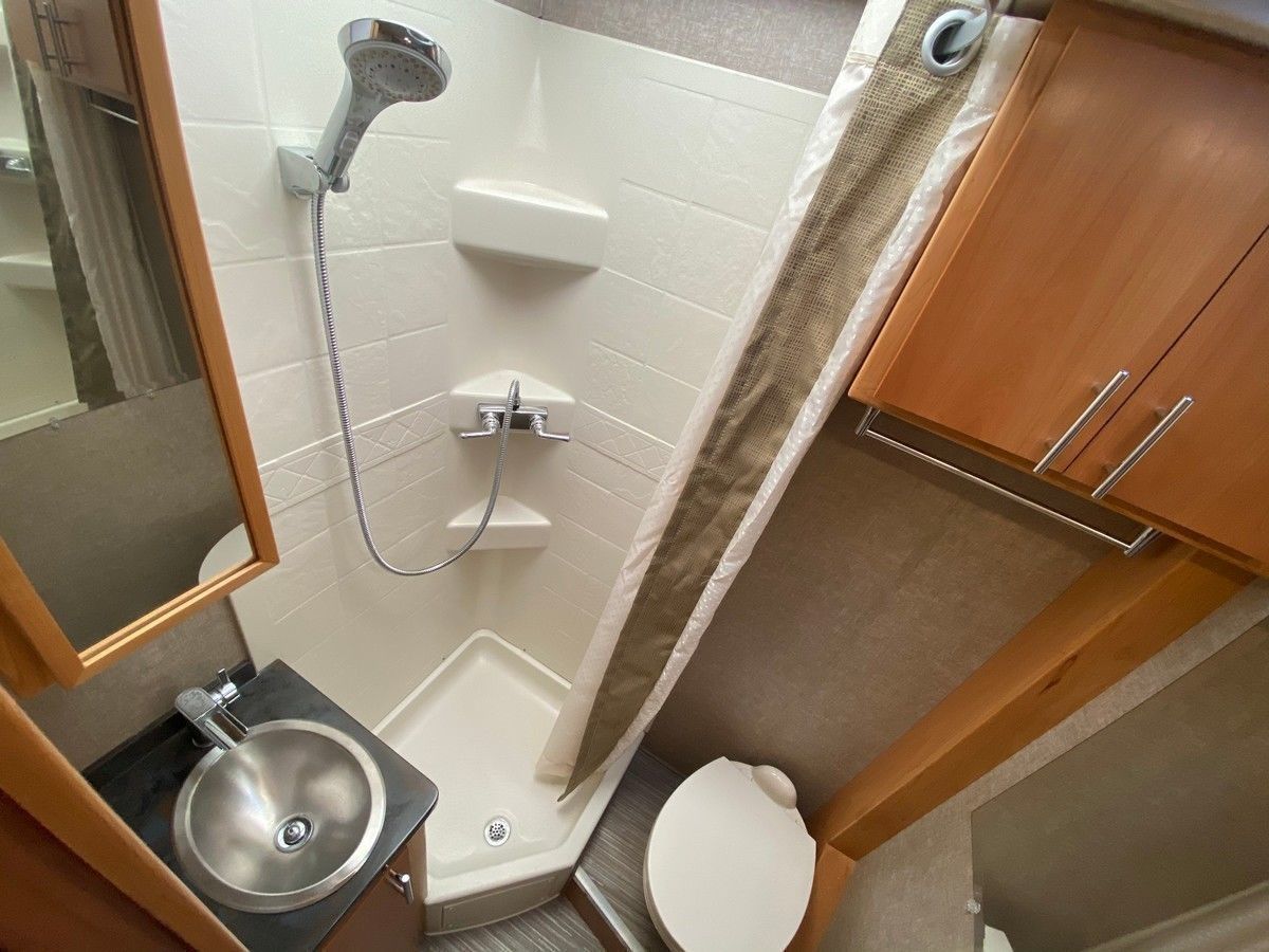 Photo 38 - 2018 Tiffin Motorhomes Class C Motorhome rental photo 40