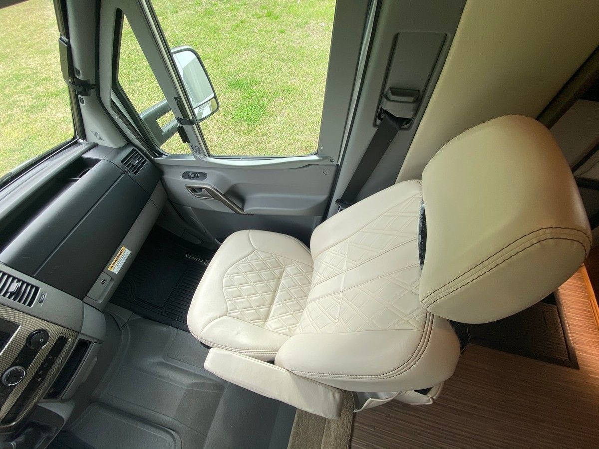 Photo 41 - 2018 Tiffin Motorhomes Class C Motorhome rental photo 43