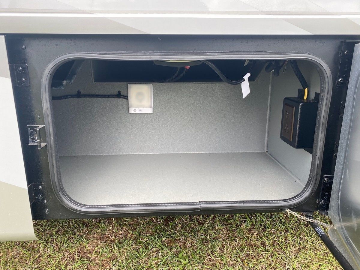 Photo 49 - 2018 Tiffin Motorhomes Class C Motorhome rental photo 51