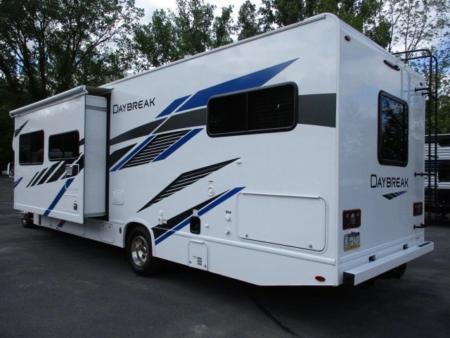 Photo 1 - 2021 Thor Motor Coach Class C Motorhome rental photo 3