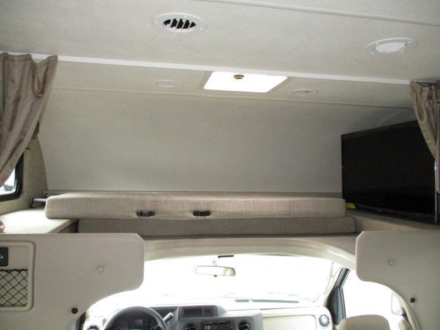 Photo 6 - 2021 Thor Motor Coach Class C Motorhome rental photo 8