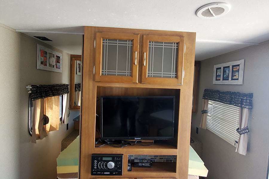 Photo 11 - 2020 Keystone Travel Trailer rental photo 13
