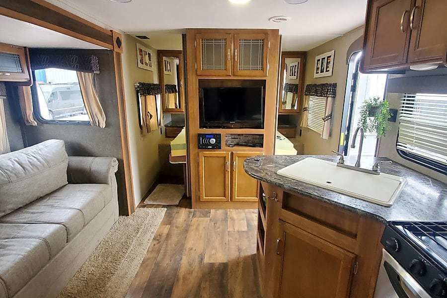 Photo 19 - 2020 Keystone Travel Trailer rental photo 21