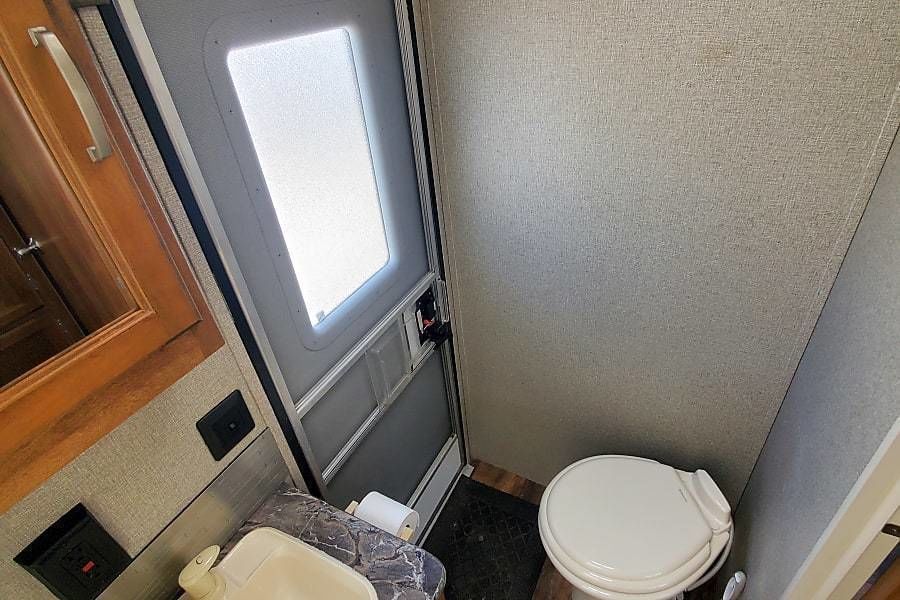 Photo 26 - 2020 Keystone Travel Trailer rental photo 28