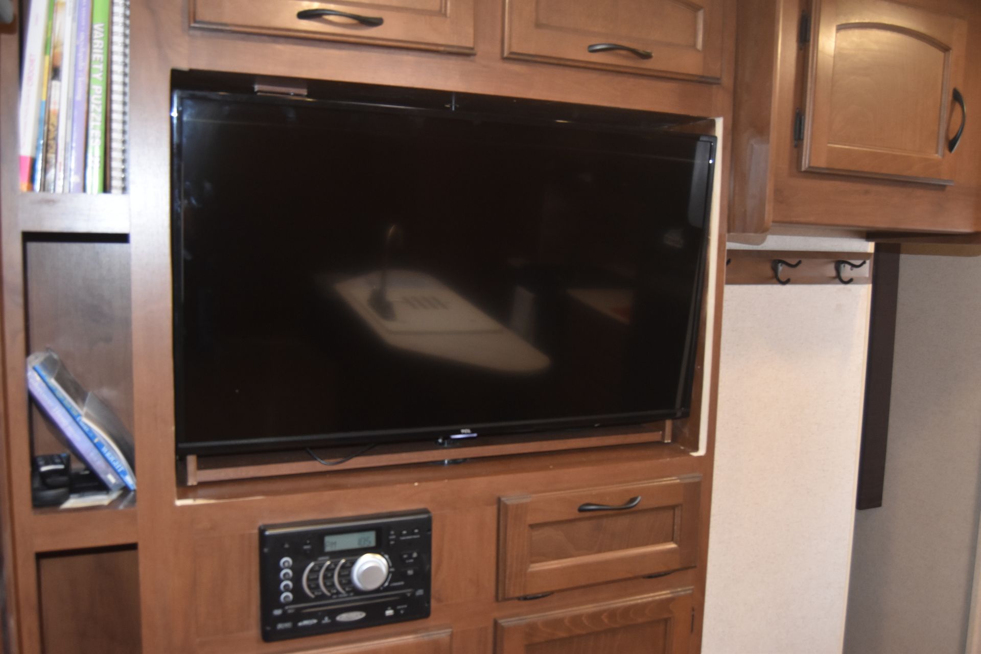 Photo 6 - 2015 Jayco White Hawk Travel Trailer rental photo 8