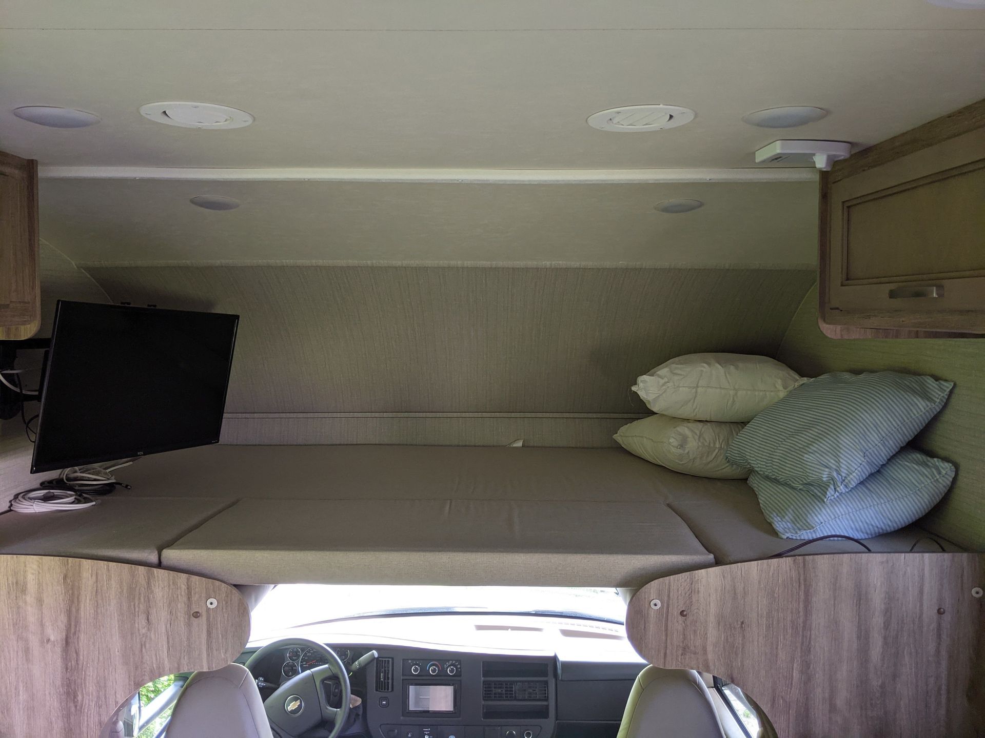 Photo 4 - 2020 Jayco Class C Motorhome rental photo 6