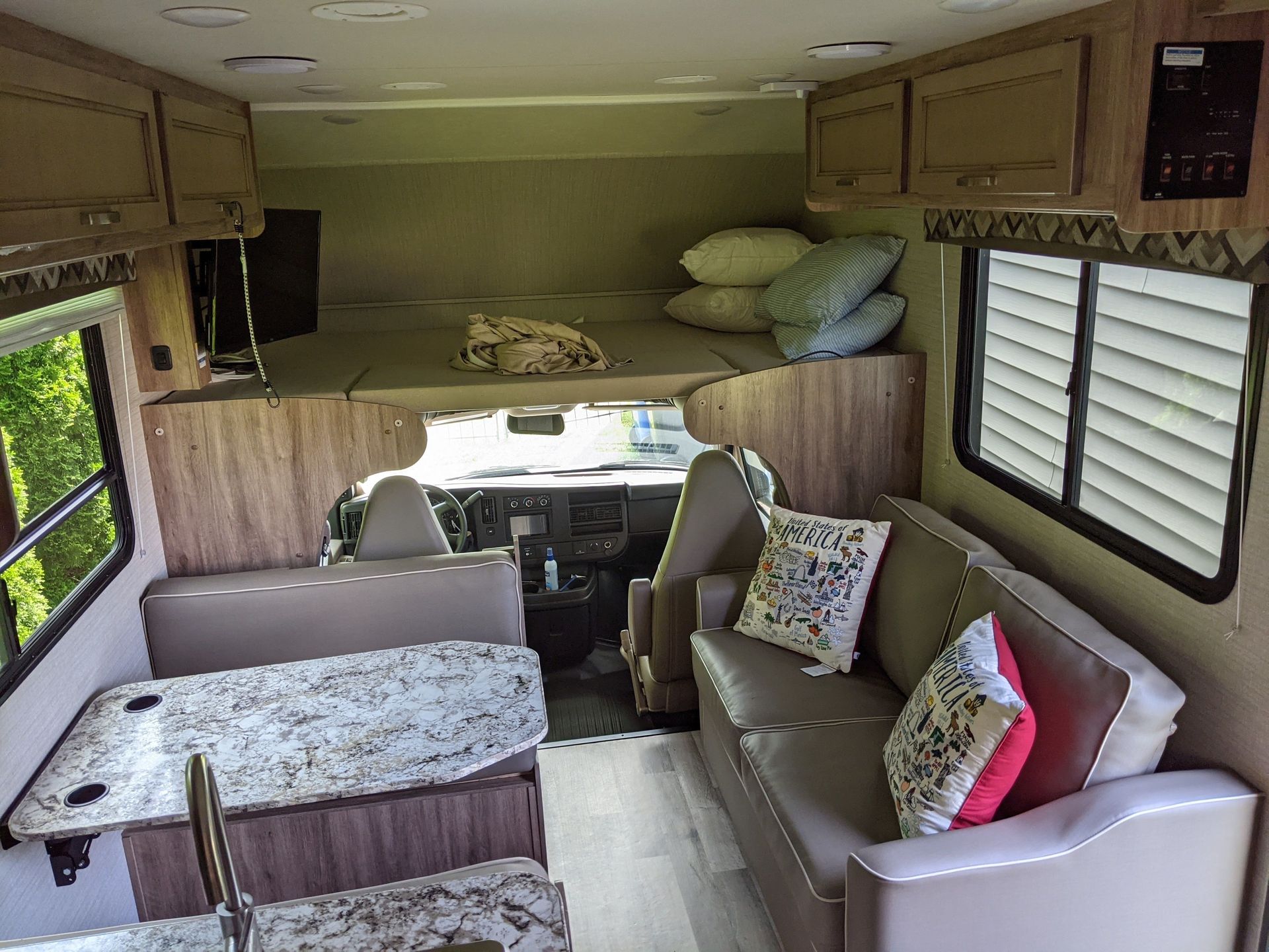 Photo 6 - 2020 Jayco Class C Motorhome rental photo 8