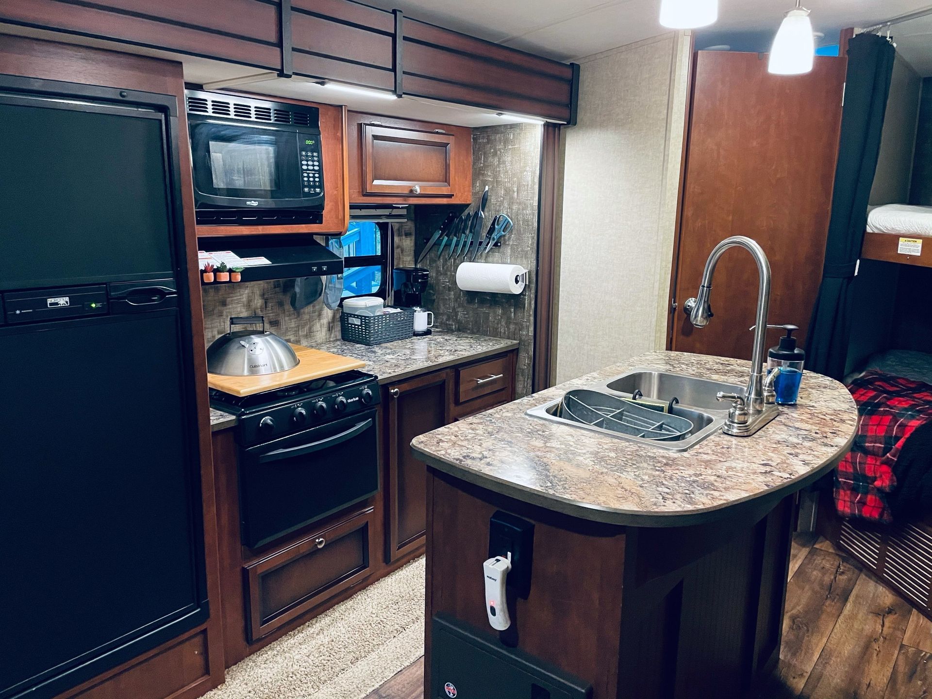Photo 10 - 2015 Heartland Wilderness Travel Trailer rental photo 12