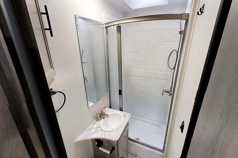 Photo 5 - 2021 Coachmen Class C Motorhome rental photo 7