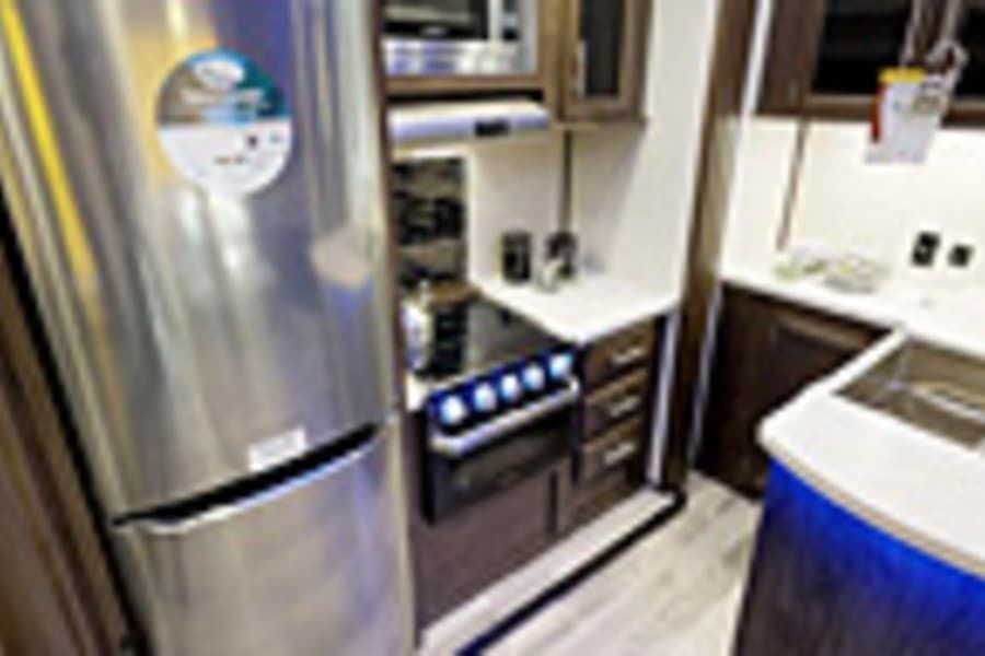 Photo 4 - 2020 Forest River Fifth Wheel rental photo 6