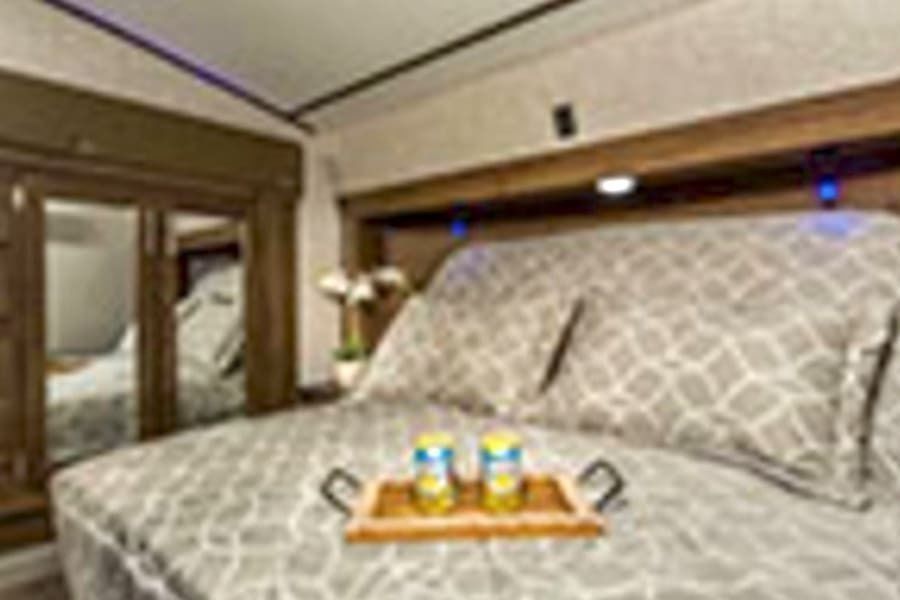 Photo 4 - 2019 Forest River Fifth Wheel rental photo 6