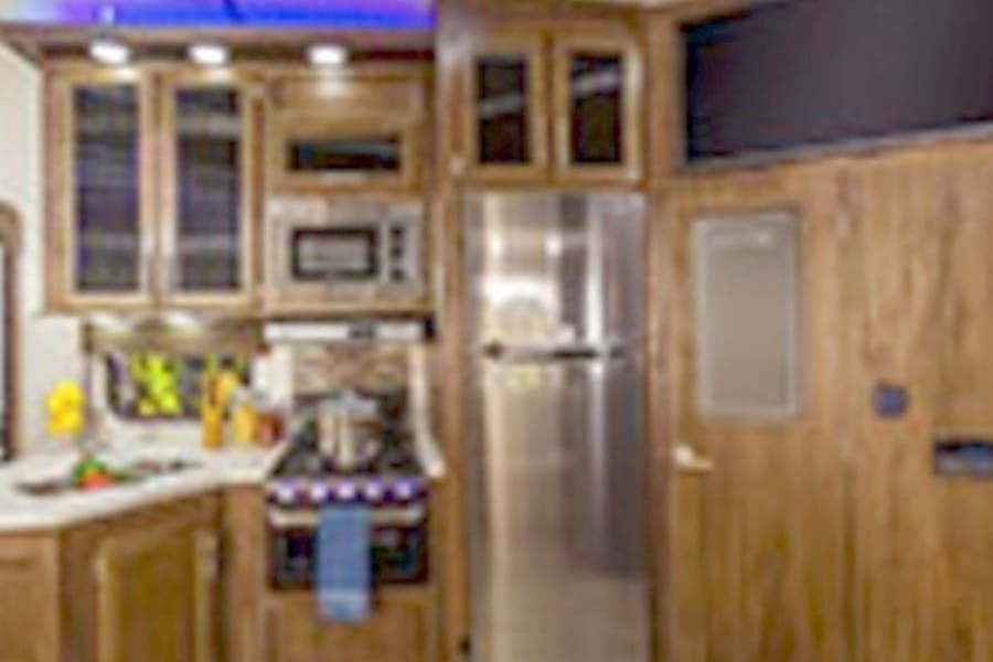 Photo 5 - 2019 Forest River Fifth Wheel rental photo 7