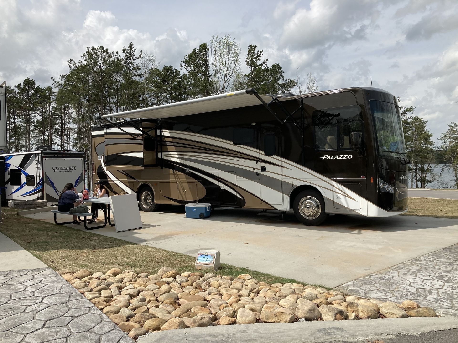 Photo 6 - 2016 Thor Class A Motorhome rental photo 8