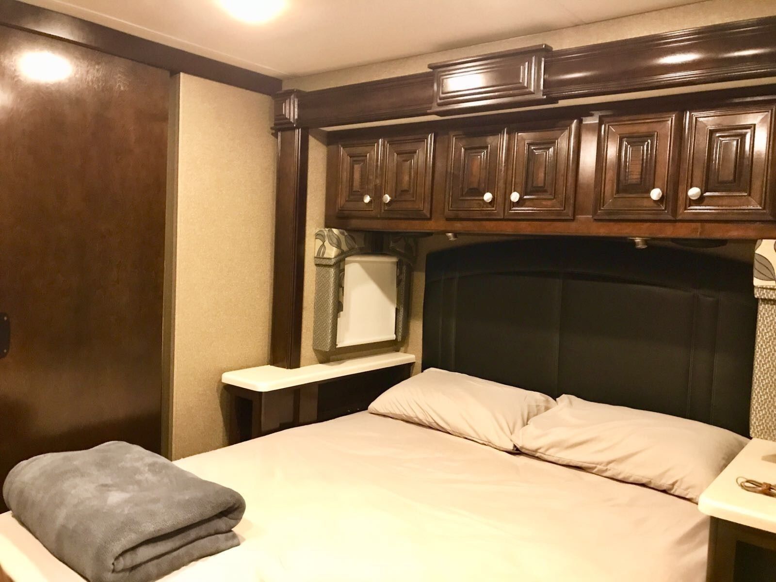 Photo 19 - 2016 Thor Class A Motorhome rental photo 21