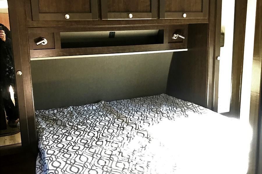 Photo 7 - 2019 HEART LAND Travel Trailer rental photo 9