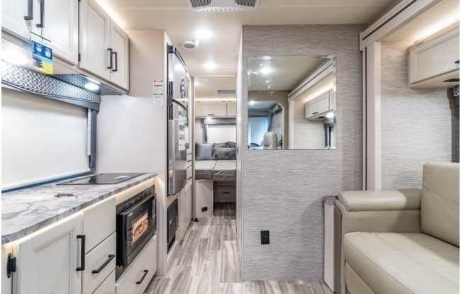 Photo 9 - 2022 Thor Motor Coach Class A Motorhome rental photo 11