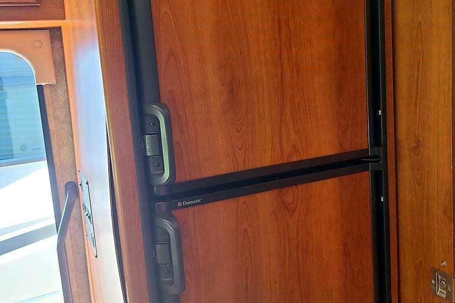 Photo 6 - 2006 Coachmen Class C Motorhome rental photo 8