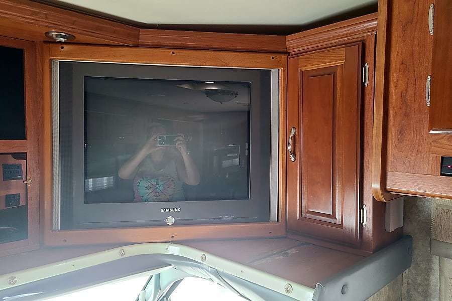 Photo 7 - 2006 Coachmen Class C Motorhome rental photo 9