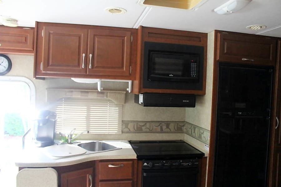 Photo 0 - 2007 Thor Class A Motorhome rental photo 4