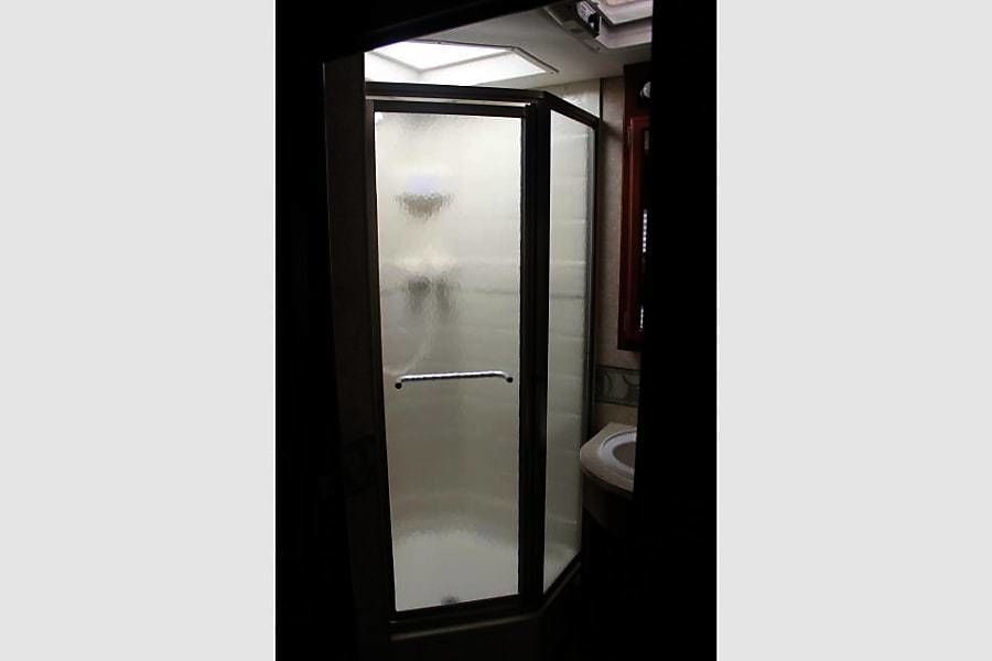 Photo 1 - 2007 Thor Class A Motorhome rental photo 6