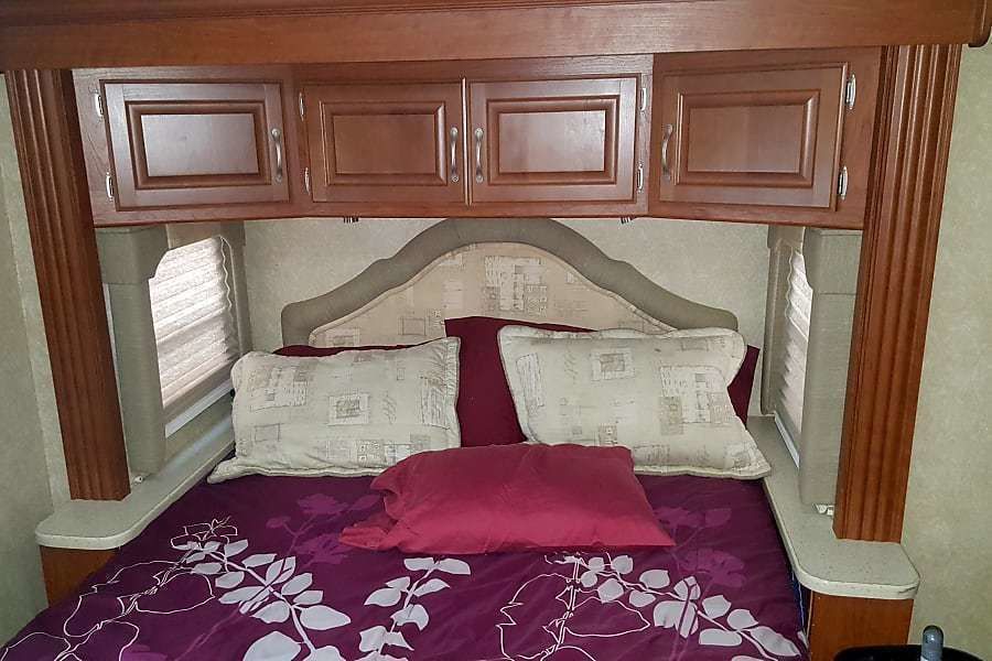 Photo 5 - 2007 Thor Class A Motorhome rental photo 19