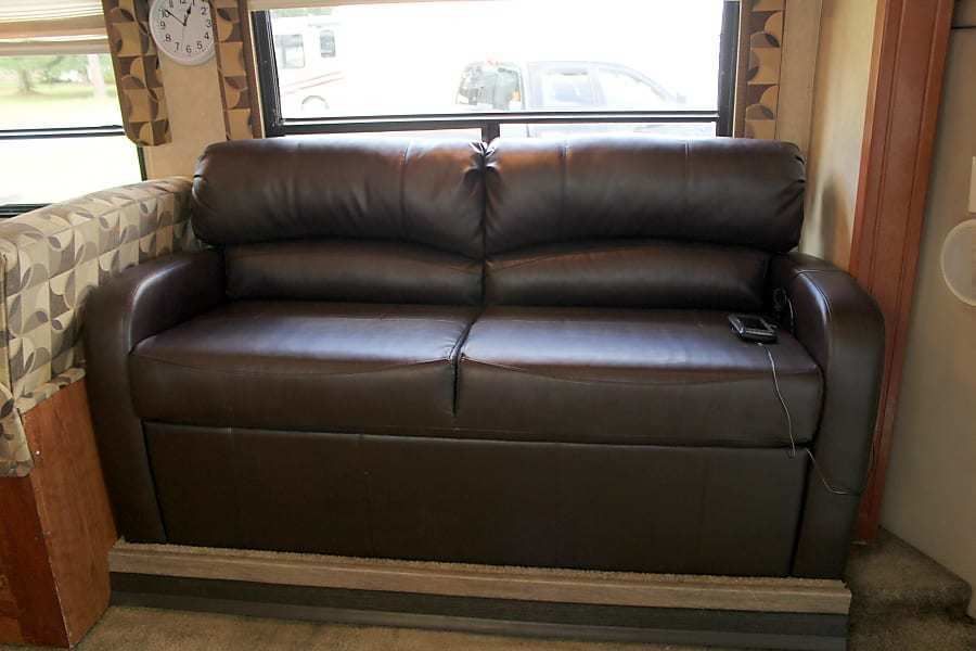 Photo 7 - 2007 Forest River Class C Motorhome rental photo 9