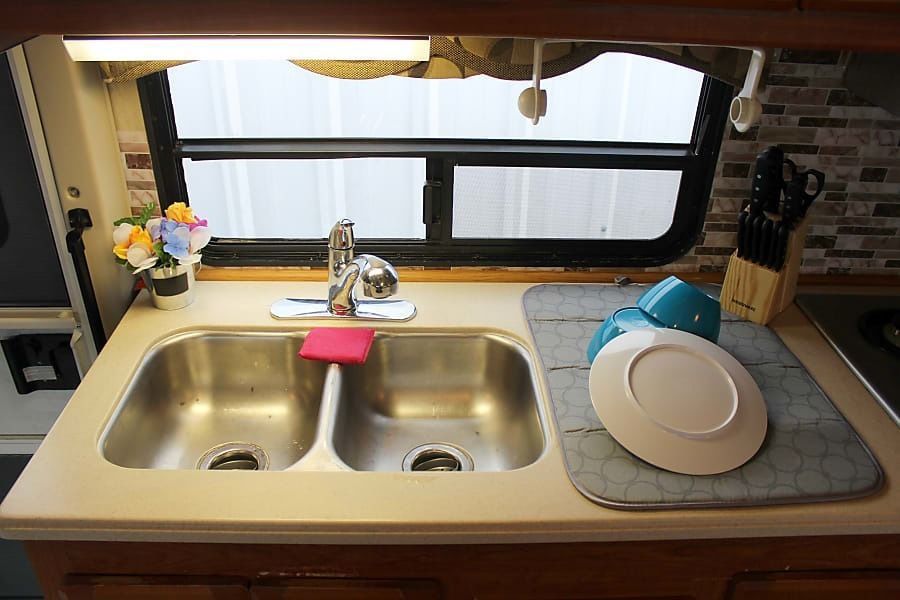 Photo 14 - 2007 Forest River Class C Motorhome rental photo 16