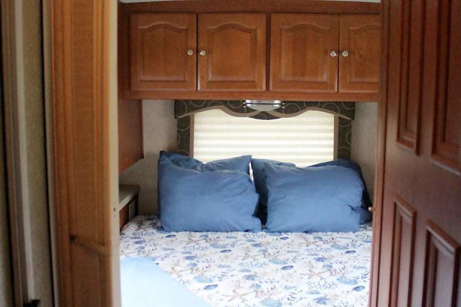 Photo 23 - 2007 Forest River Class C Motorhome rental photo 25