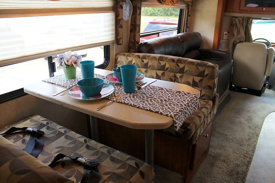 Photo 27 - 2007 Forest River Class C Motorhome rental photo 29
