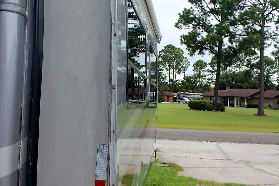 Photo 40 - 2007 Forest River Class C Motorhome rental photo 42