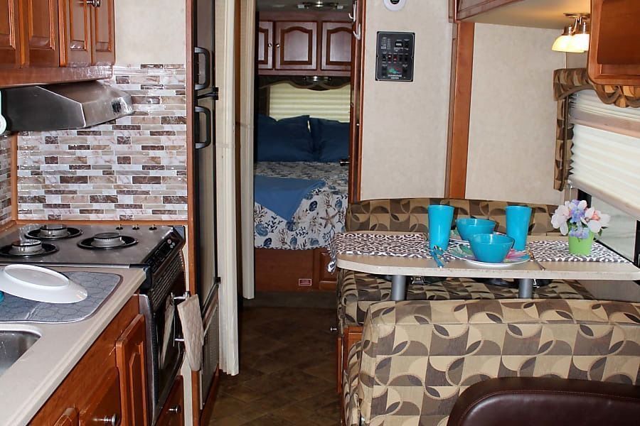 Photo 43 - 2007 Forest River Class C Motorhome rental photo 45