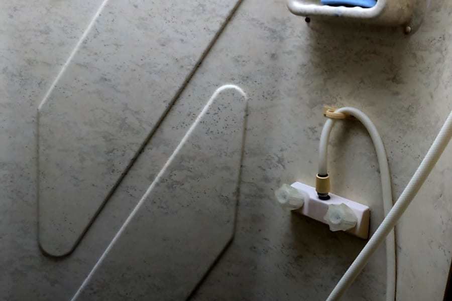 Photo 6 - 2004 Fleetwood Class C Motorhome rental photo 8