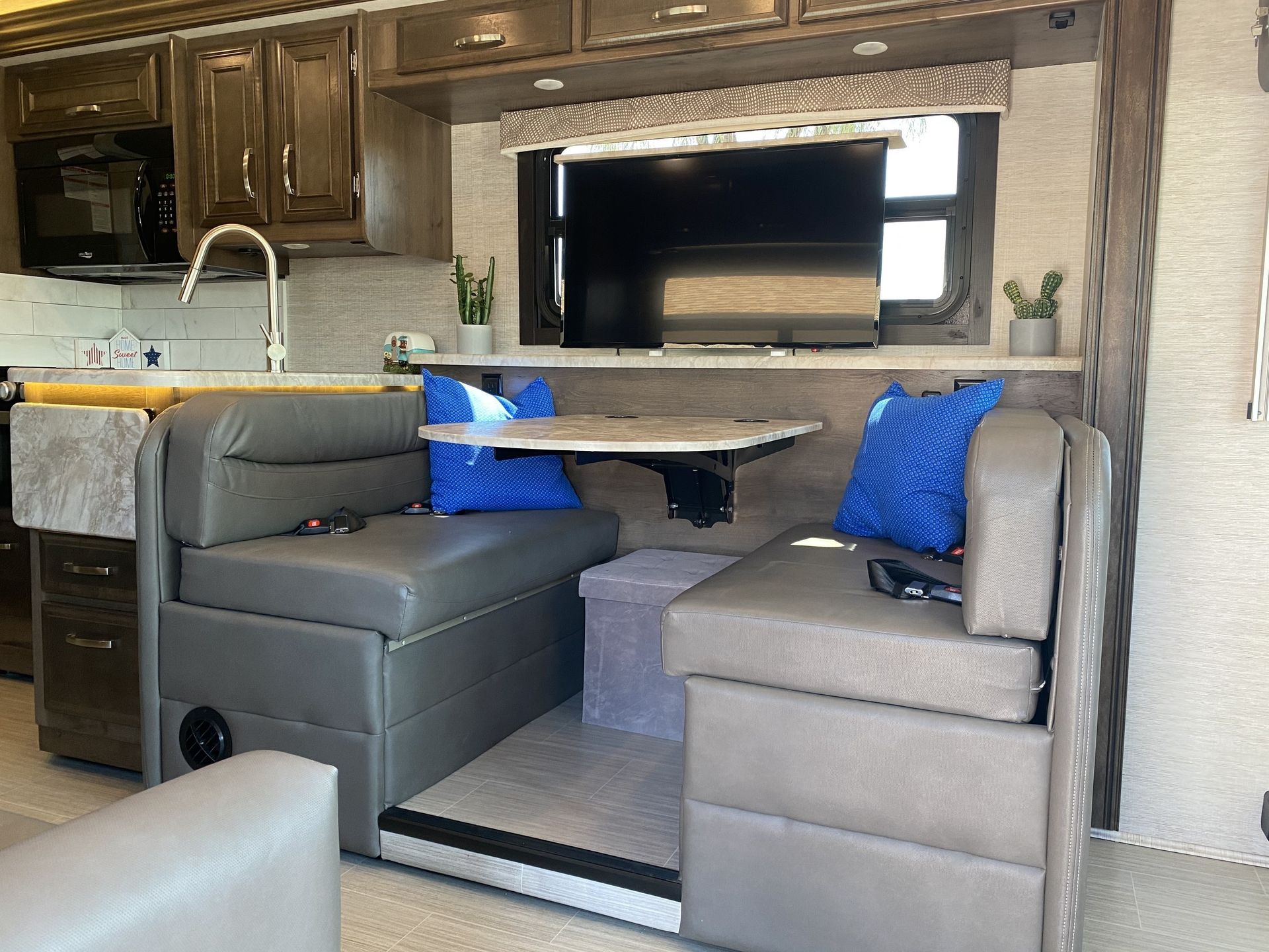 Photo 12 - 2021 Entegra Coach Class A Motorhome rental photo 14