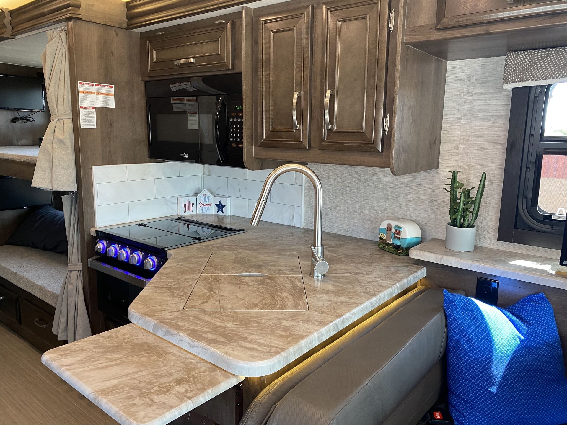 Photo 15 - 2021 Entegra Coach Class A Motorhome rental photo 17