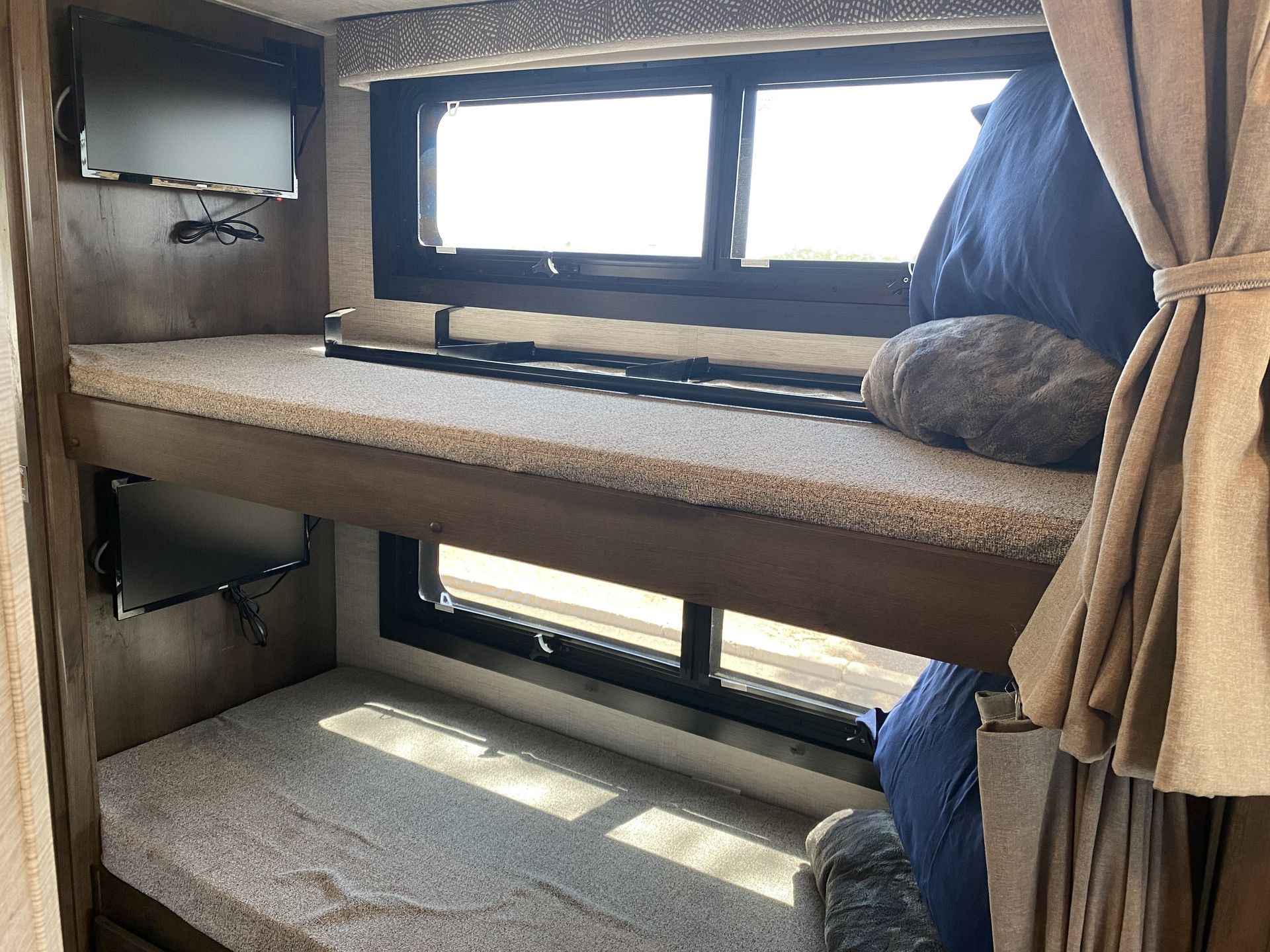 Photo 22 - 2021 Entegra Coach Class A Motorhome rental photo 24