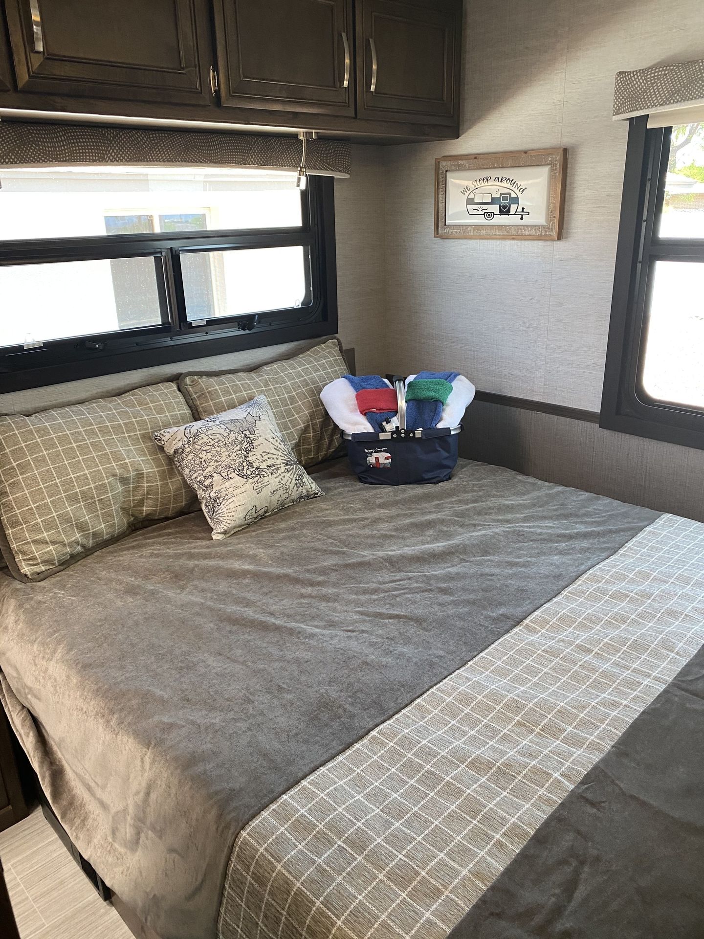 Photo 23 - 2021 Entegra Coach Class A Motorhome rental photo 25